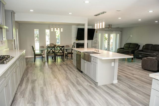 2206 Idaho Ave, Stockton, CA 95204