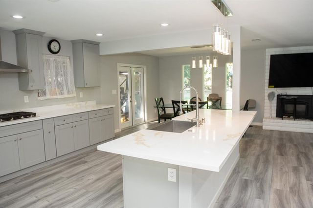 2206 Idaho Ave, Stockton, CA 95204