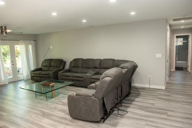 2206 Idaho Ave, Stockton, CA 95204