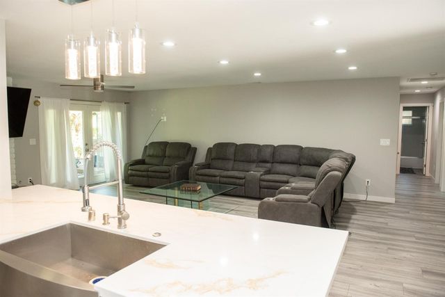 2206 Idaho Ave, Stockton, CA 95204