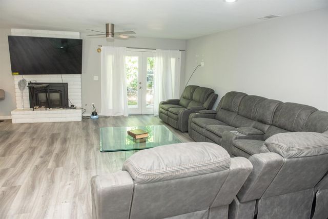 2206 Idaho Ave, Stockton, CA 95204