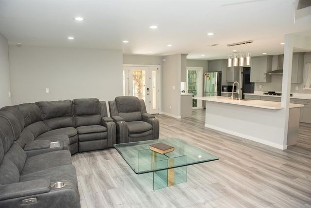 2206 Idaho Ave, Stockton, CA 95204