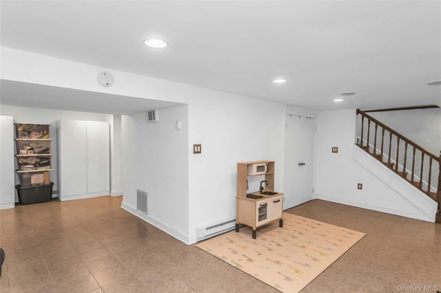 625 S 10th Street, New Hyde Park, NY 11040