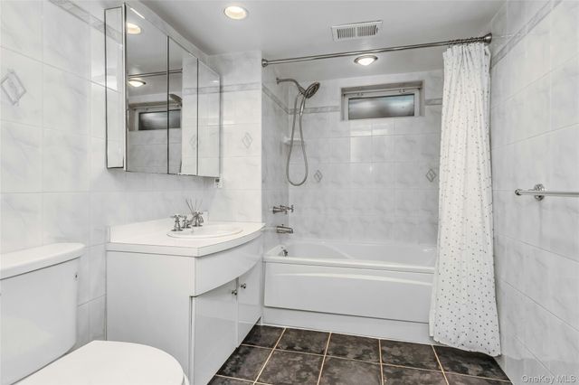 625 S 10th Street, New Hyde Park, NY 11040