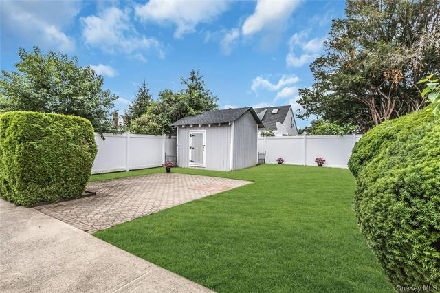 625 S 10th Street, New Hyde Park, NY 11040