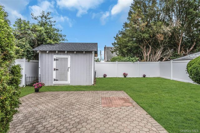 625 S 10th Street, New Hyde Park, NY 11040