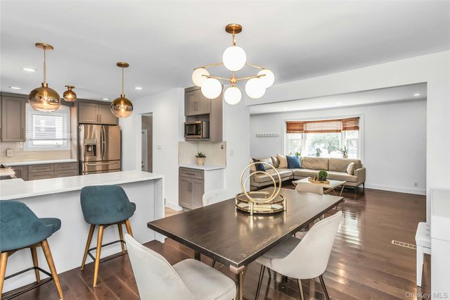 625 S 10th Street, New Hyde Park, NY 11040