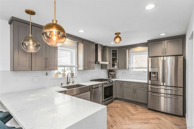625 S 10th Street, New Hyde Park, NY 11040