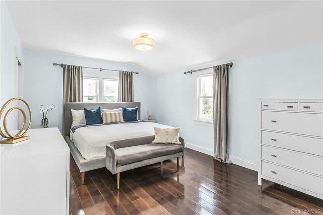 625 S 10th Street, New Hyde Park, NY 11040