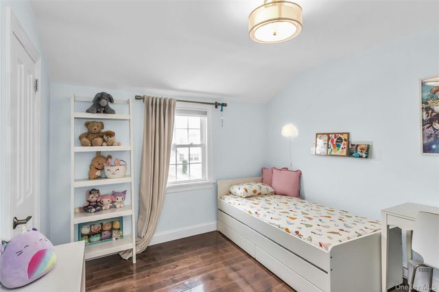 625 S 10th Street, New Hyde Park, NY 11040
