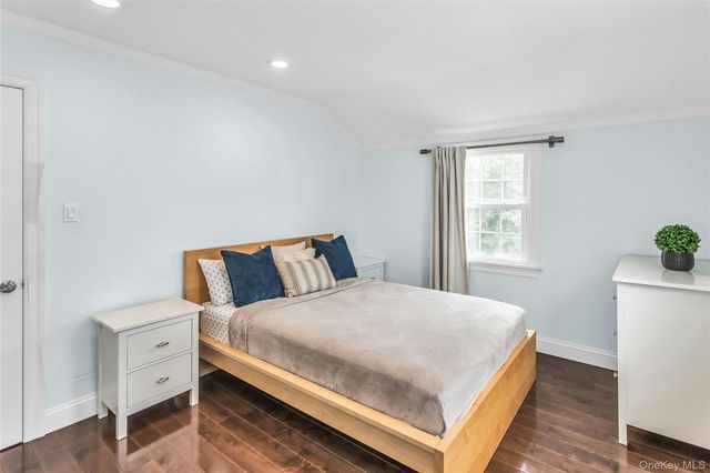 625 S 10th Street, New Hyde Park, NY 11040