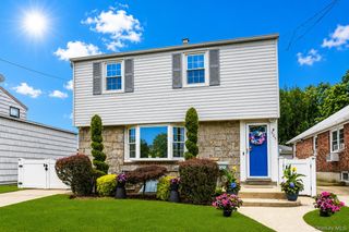 625 S 10th Street, New Hyde Park, NY 11040