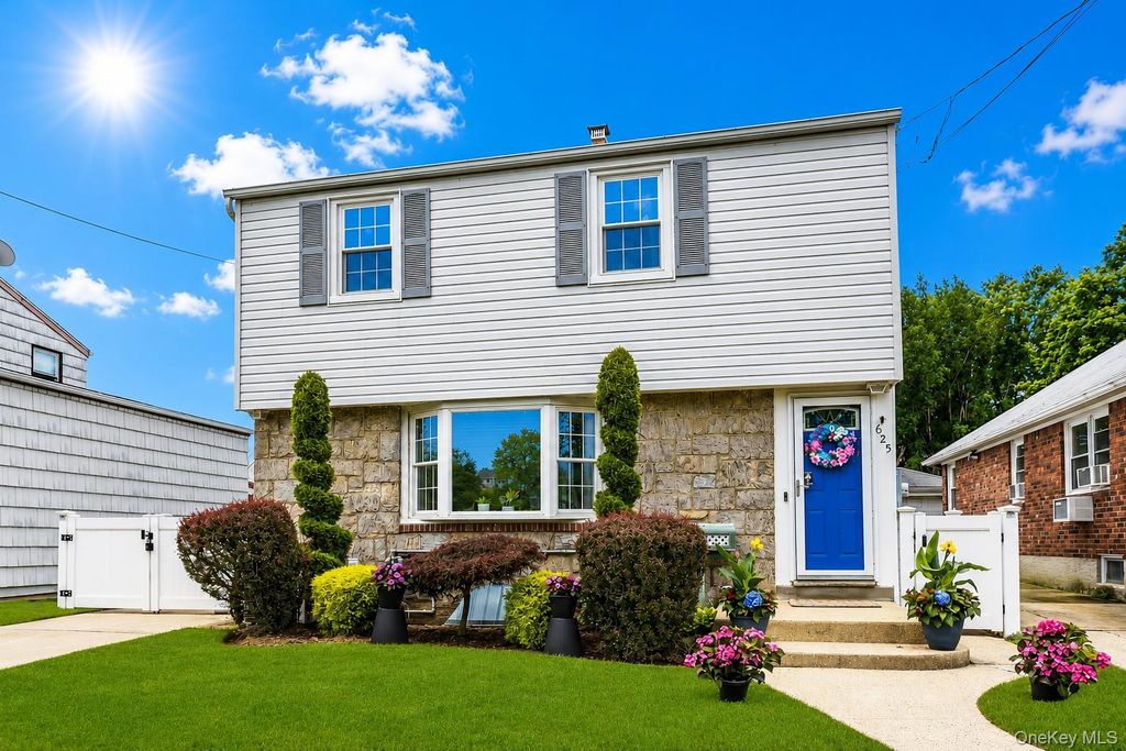 625 S 10th Street, New Hyde Park, NY 11040
