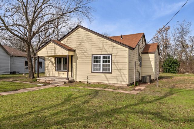 711 E Cowan Avenue, Mart, TX 76664