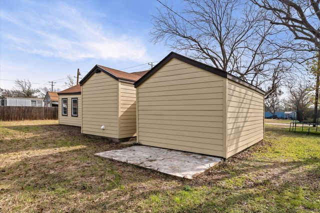 711 E Cowan Avenue, Mart, TX 76664