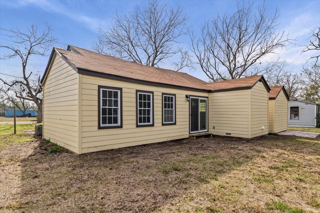 711 E Cowan Avenue, Mart, TX 76664