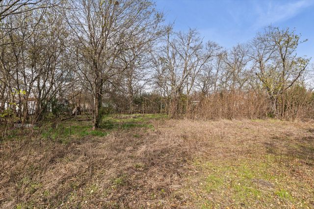 711 E Cowan Avenue, Mart, TX 76664