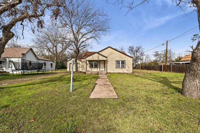 711 E Cowan Avenue, Mart, TX 76664