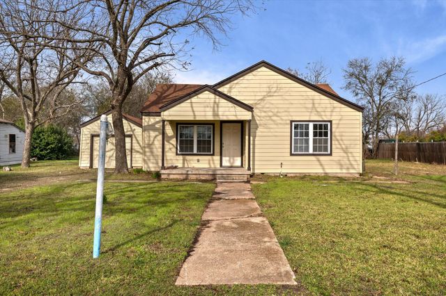 711 E Cowan Avenue, Mart, TX 76664