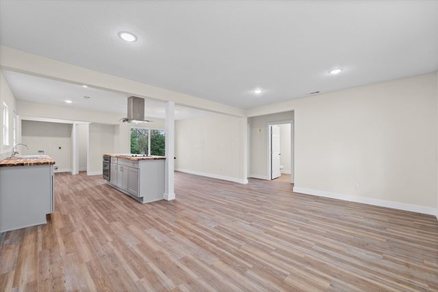 711 E Cowan Avenue, Mart, TX 76664