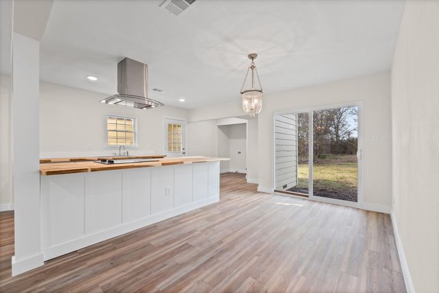 711 E Cowan Avenue, Mart, TX 76664