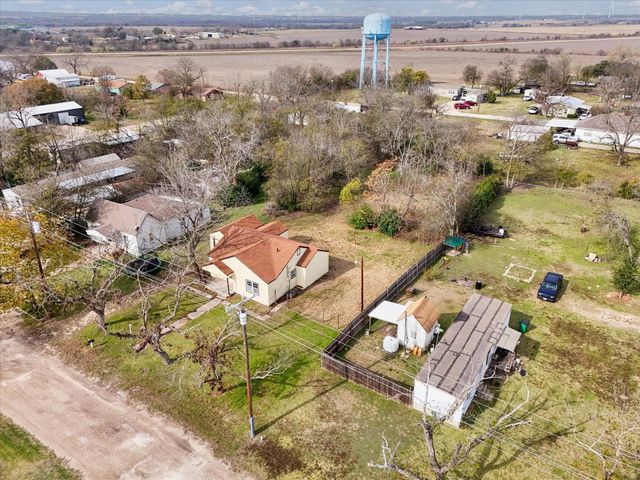 711 E Cowan Avenue, Mart, TX 76664