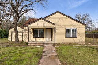 711 E Cowan Avenue, Mart, TX 76664