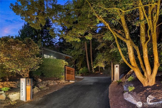 12422 68th Avenue NE, Kirkland, WA 98034