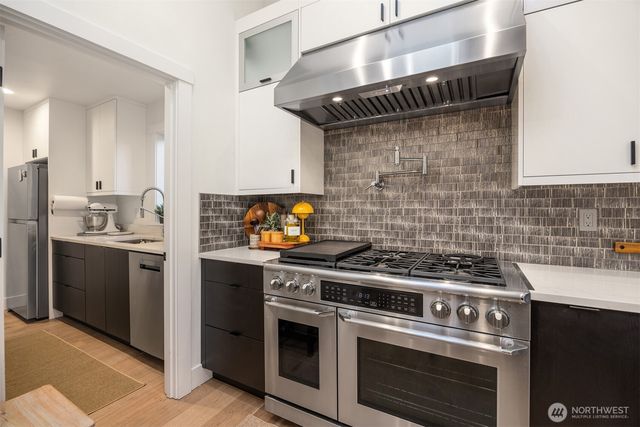 12422 68th Avenue NE, Kirkland, WA 98034
