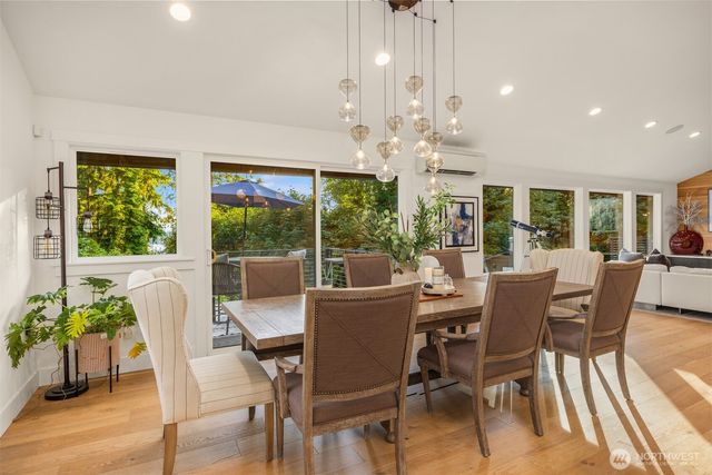 12422 68th Avenue NE, Kirkland, WA 98034