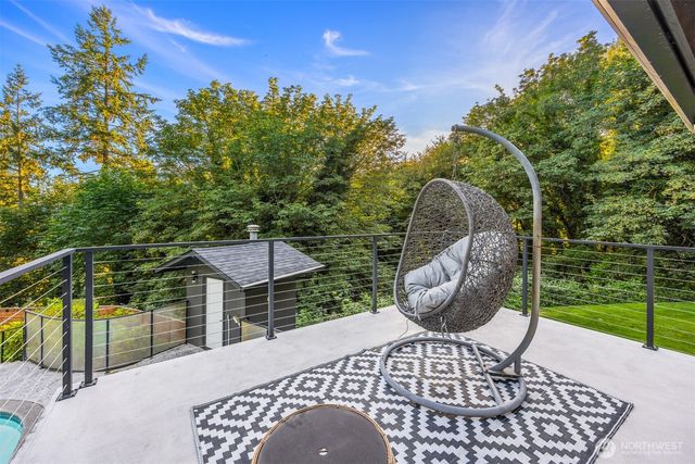 12422 68th Avenue NE, Kirkland, WA 98034