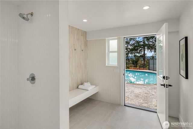 12422 68th Avenue NE, Kirkland, WA 98034