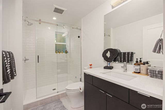 12422 68th Avenue NE, Kirkland, WA 98034