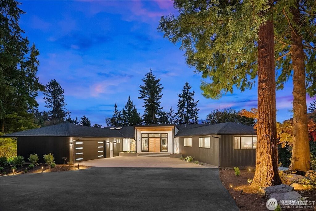 12422 68th Avenue NE, Kirkland, WA 98034