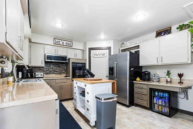 301 Wall Avenue, Horace, ND 58047