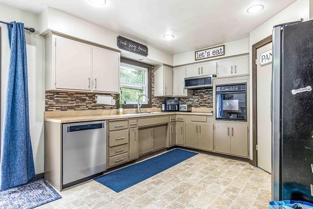 301 Wall Avenue, Horace, ND 58047