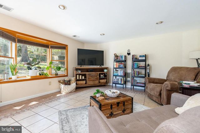 583 LAKE BLVD, Lindenwold, NJ 08021