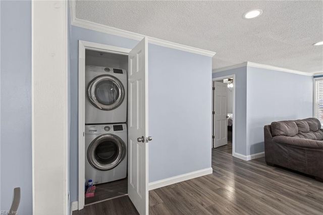 1 Vickers CT, Portsmouth, VA 23701