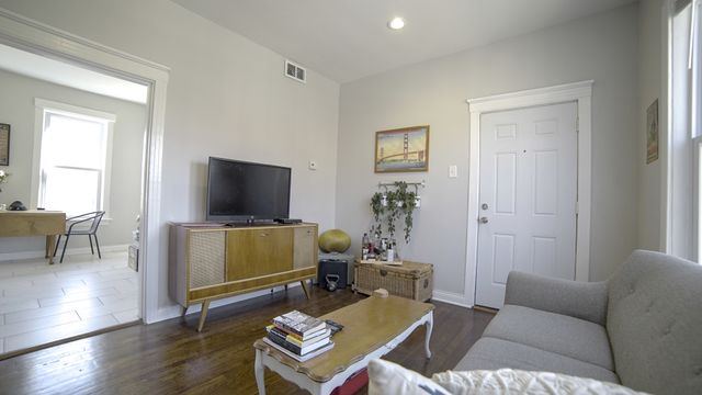 2237 N Hamlin Avenue 2N, Chicago, IL 60647