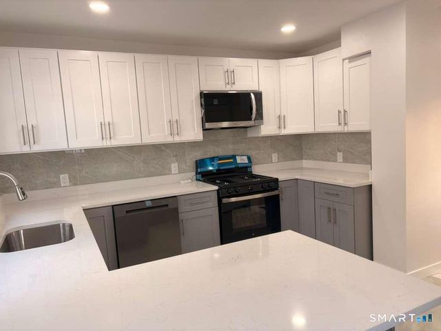 16 Shoreham Road, New Haven, CT 06512