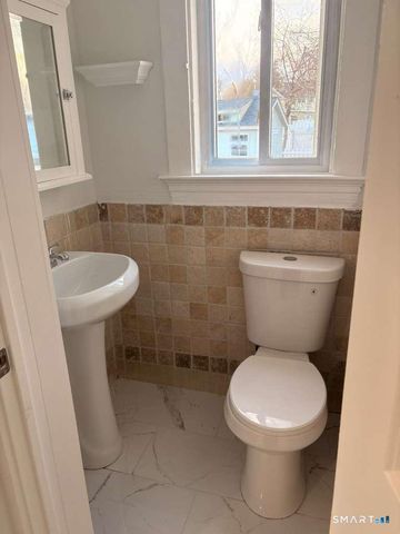 16 Shoreham Road, New Haven, CT 06512