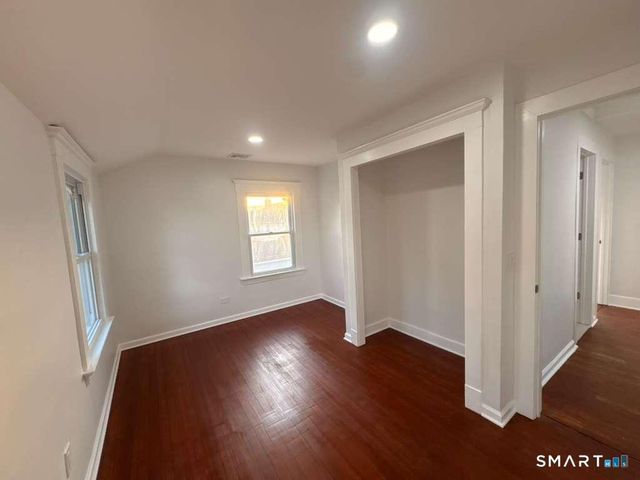 16 Shoreham Road, New Haven, CT 06512