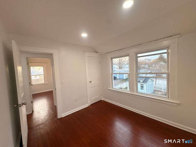 16 Shoreham Road, New Haven, CT 06512