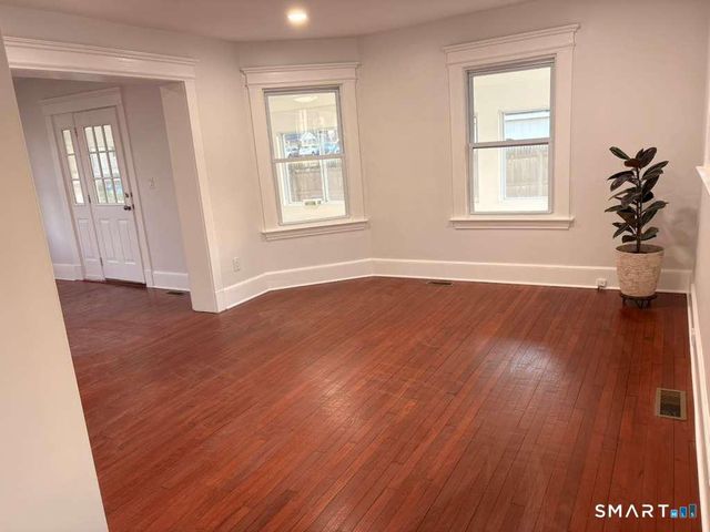 16 Shoreham Road, New Haven, CT 06512