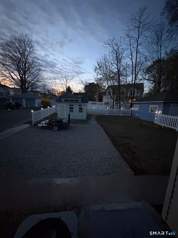 16 Shoreham Road, New Haven, CT 06512