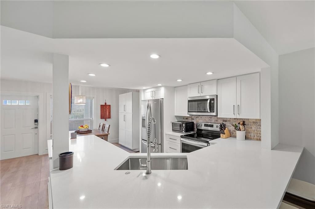 876 Gulf Pavilion DR # 105, Naples, FL 34108