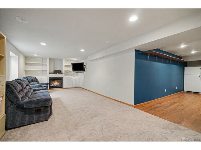 390 E 48th St, Loveland, CO 80538