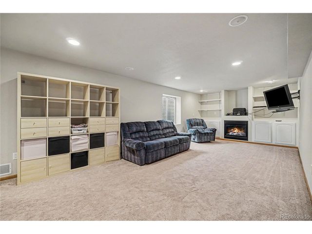 390 E 48th St, Loveland, CO 80538