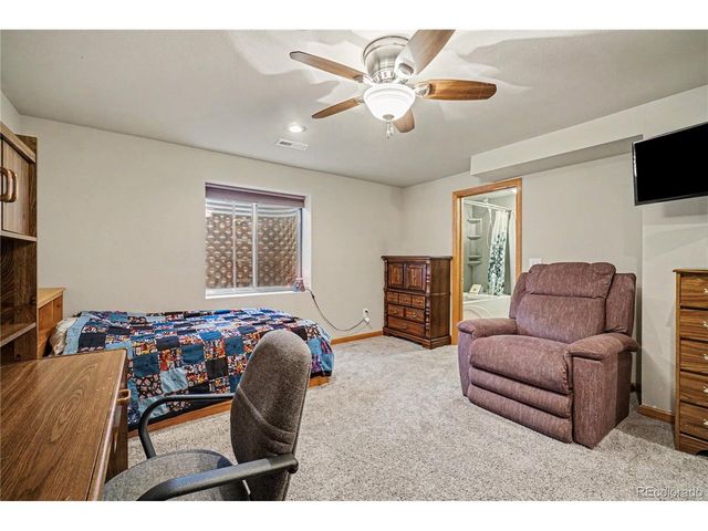 390 E 48th St, Loveland, CO 80538