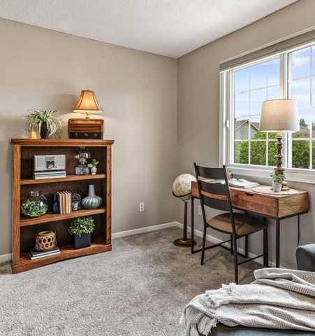 1913 Mockingbird Avenue, Shakopee, MN 55379